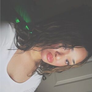 Meet your Posher, Symone-arya